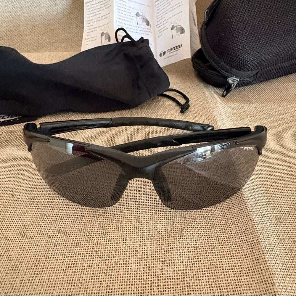 Tifosi Veloce Sport Sunglasses Interchangeable Lenses Cycling Running Case